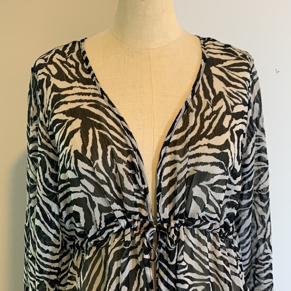 DONNA Black and White zebra striped beach coverup w/ drawstring  waist. Med - Picture 5 of 8